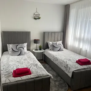 Spacious For Rent 10 Min From Tower Bridge Guest house