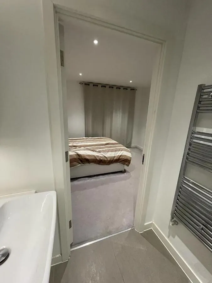 Brand New 2 Bedroom Apartment Hanwell United Kingdom
