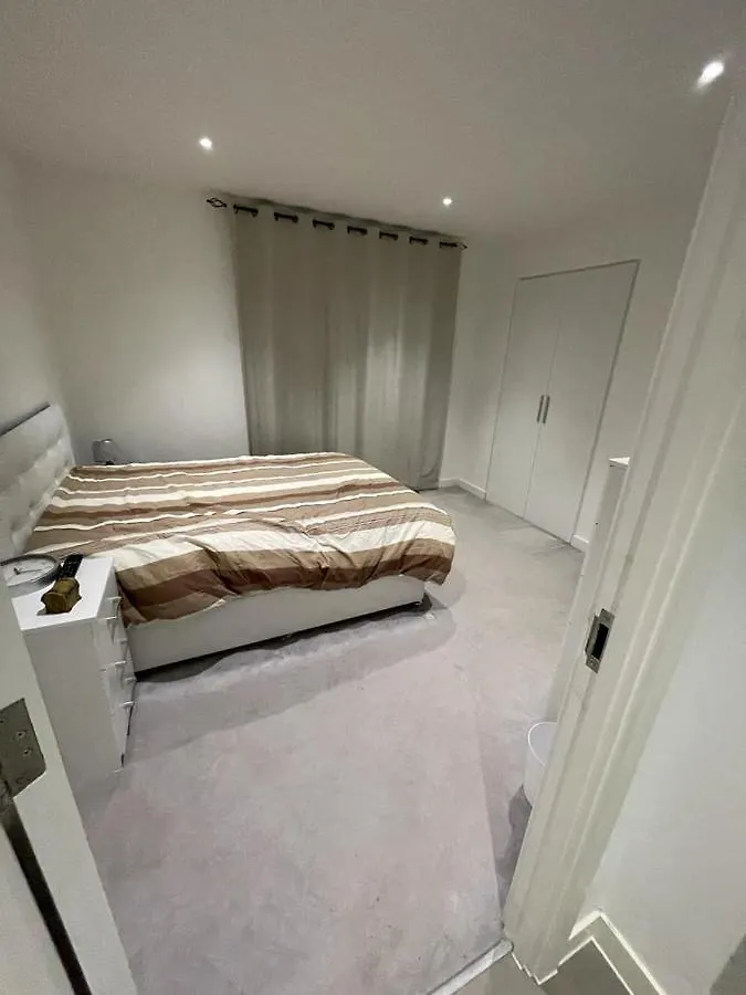 Brand New 2 Bedroom Apartment Hanwell United Kingdom