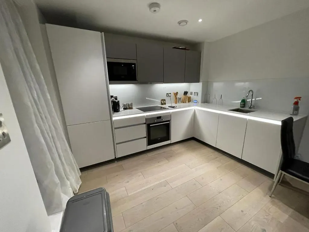 Brand New 2 Bedroom Apartment Hanwell 0*,