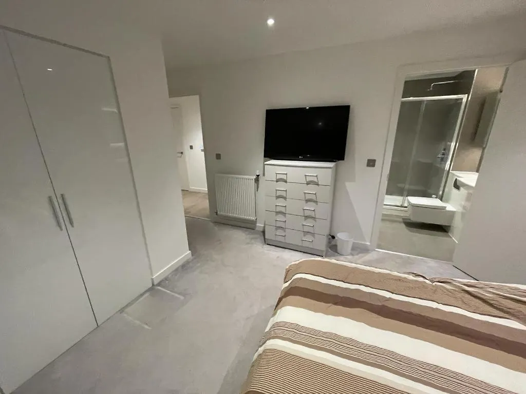 Brand New 2 Bedroom Apartment Hanwell