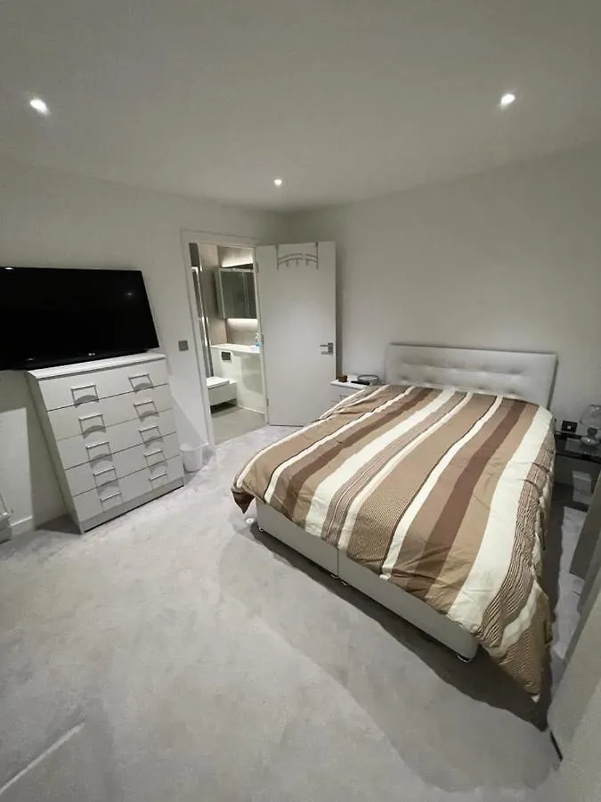 Brand New 2 Bedroom Apartment Hanwell